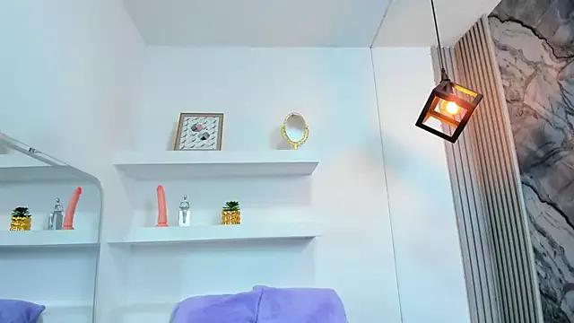 Bella_Lynx from StripChat