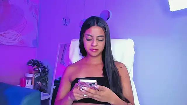 Discover our girls online shows and discover the company of countless livestreamers, with stunning shapes, sex toys and more.