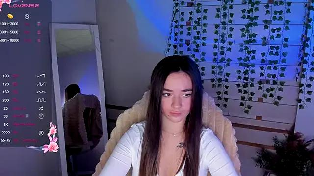 Discover our girls online shows and discover the company of countless livestreamers, with stunning shapes, sex toys and more.