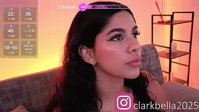 Discover our girls online shows and discover the company of countless livestreamers, with stunning shapes, sex toys and more.
