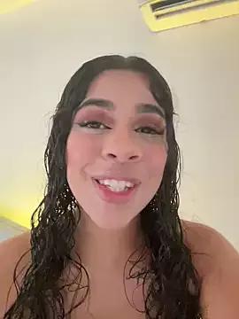 Discover our girls online shows and discover the company of countless livestreamers, with stunning shapes, sex toys and more.