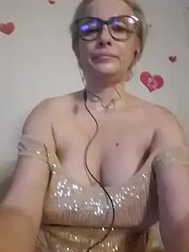 BellaBellaHot from StripChat