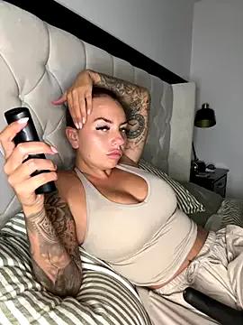 BELLABLACKXUK from StripChat