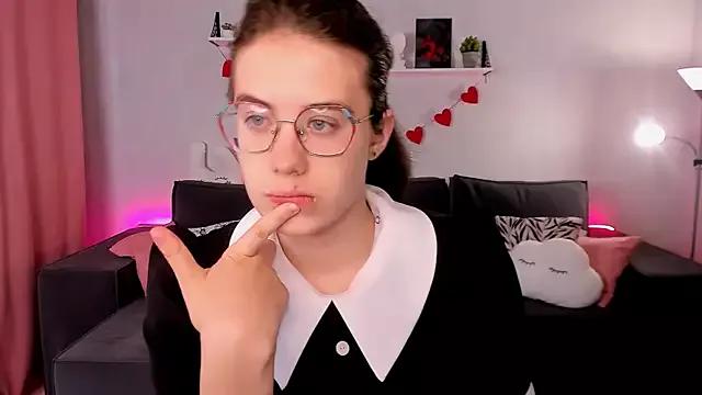 BellaCaress from StripChat