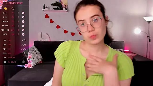BellaCaress from StripChat