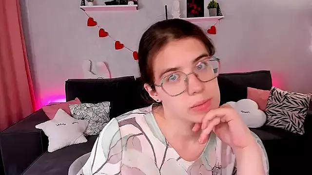 BellaCaress from StripChat
