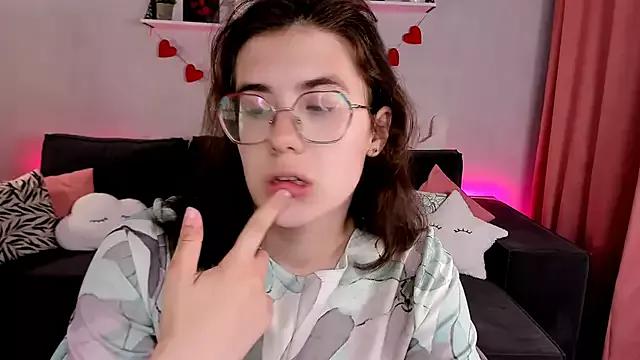 BellaCaress from StripChat
