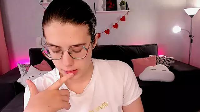 BellaCaress from StripChat