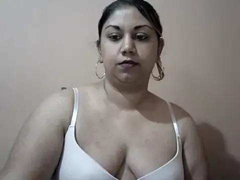 bellachow10 from StripChat