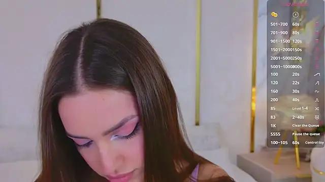 Discover our girls online shows and discover the company of countless livestreamers, with stunning shapes, sex toys and more.