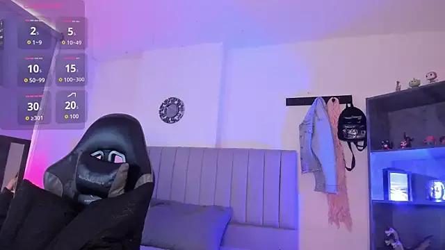 Discover our girls online shows and discover the company of countless livestreamers, with stunning shapes, sex toys and more.