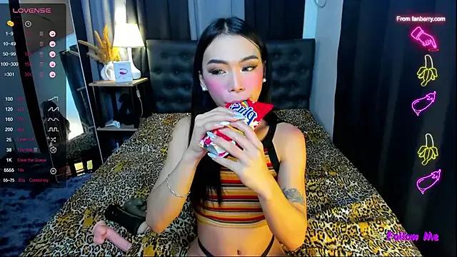 bellamoonlightX from StripChat