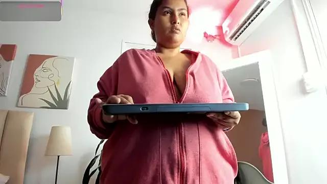 BellaNixs from StripChat