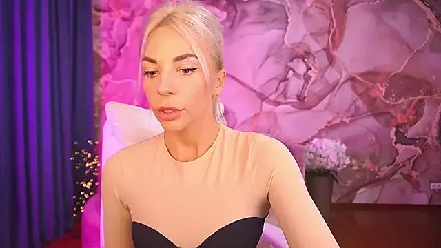 Discover our girls online shows and discover the company of countless livestreamers, with stunning shapes, sex toys and more.