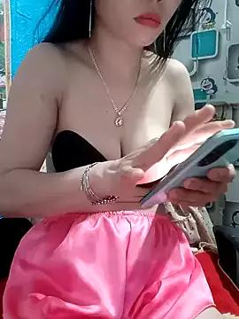 Discover our girls online shows and discover the company of countless livestreamers, with stunning shapes, sex toys and more.