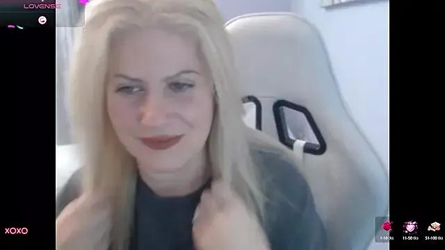 BellaStar84 from StripChat