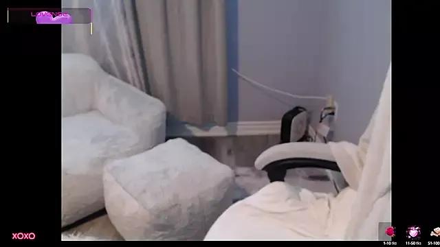 BellaStar84 from StripChat