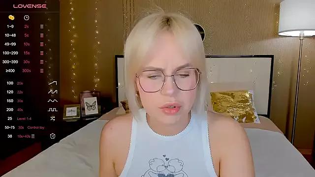 bellatip from StripChat