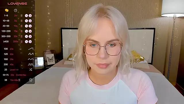 bellatip from StripChat