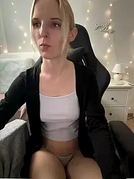 Discover our girls online shows and discover the company of countless livestreamers, with stunning shapes, sex toys and more.