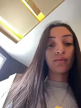 Discover our girls online shows and discover the company of countless livestreamers, with stunning shapes, sex toys and more.