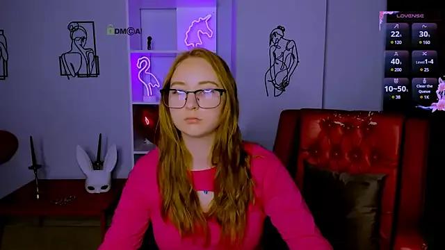Discover our girls online shows and discover the company of countless livestreamers, with stunning shapes, sex toys and more.