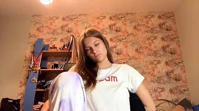 BelvaBeary from StripChat is Freechat