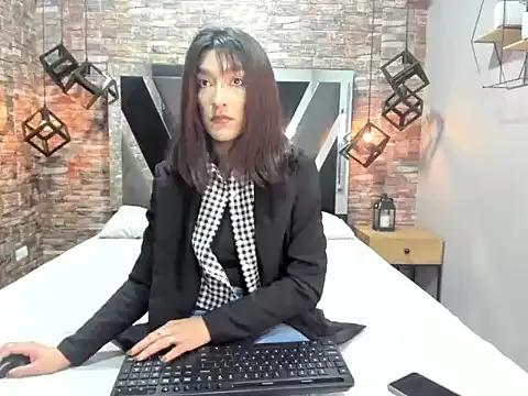 Discover our girls online shows and discover the company of countless livestreamers, with stunning shapes, sex toys and more.