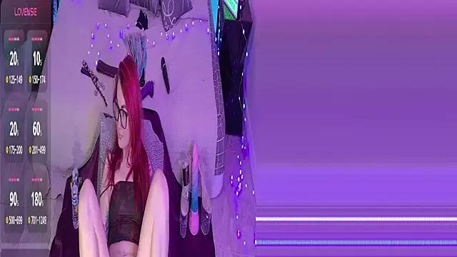 Discover our girls online shows and discover the company of countless livestreamers, with stunning shapes, sex toys and more.