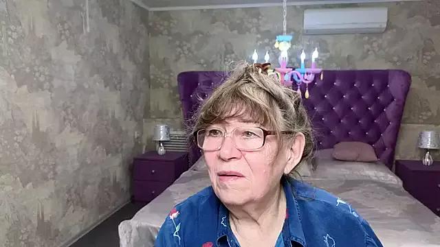 Betty_Brick from StripChat