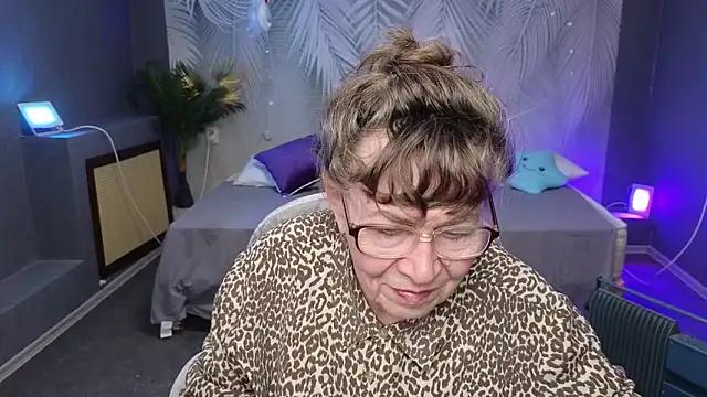 Betty_Brick from StripChat