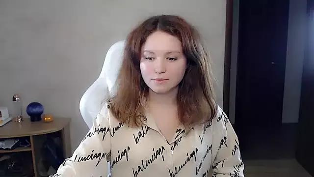Discover our girls online shows and discover the company of countless livestreamers, with stunning shapes, sex toys and more.