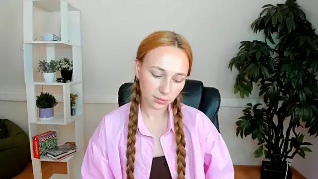 Discover our girls online shows and discover the company of countless livestreamers, with stunning shapes, sex toys and more.