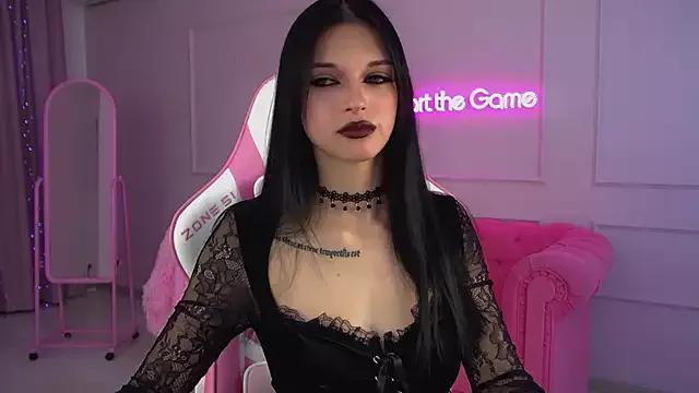 Discover our girls online shows and discover the company of countless livestreamers, with stunning shapes, sex toys and more.