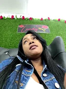 Beybuuu from StripChat