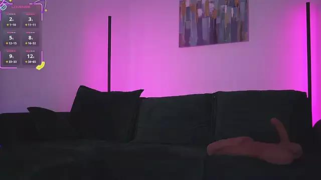 Discover our girls online shows and discover the company of countless livestreamers, with stunning shapes, sex toys and more.