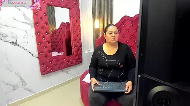 Discover our girls online shows and discover the company of countless livestreamers, with stunning shapes, sex toys and more.