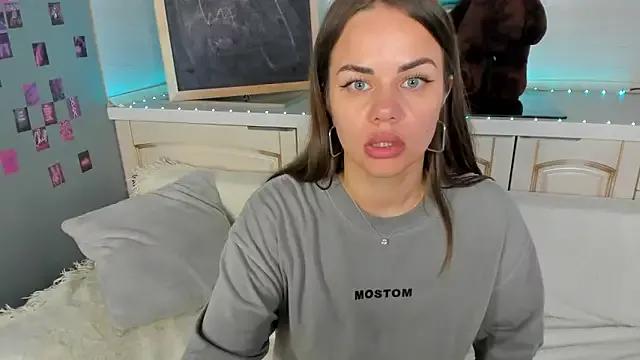Bianca_Sola from StripChat is Freechat