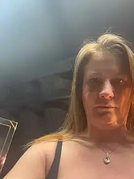 bigb00tycass from StripChat