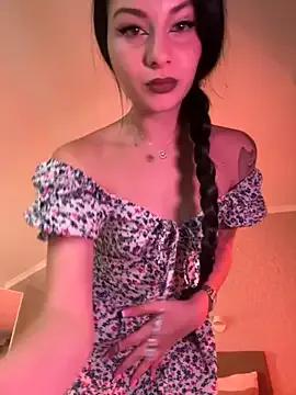 Discover our girls online shows and discover the company of countless livestreamers, with stunning shapes, sex toys and more.