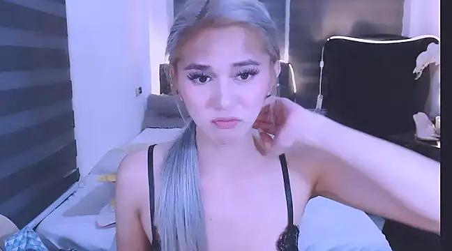 Discover our girls online shows and discover the company of countless livestreamers, with stunning shapes, sex toys and more.