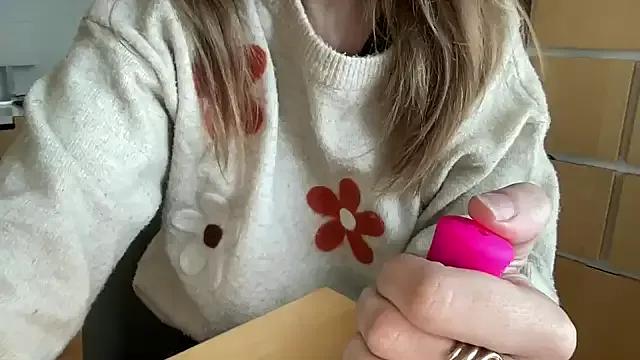 Photos of birbantee from StripChat is Freechat