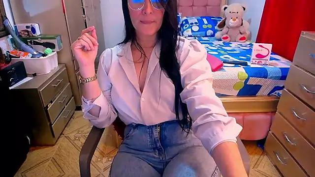 BitterMomXxx from StripChat