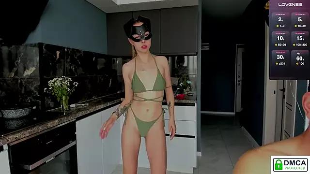 Discover our girls online shows and discover the company of countless livestreamers, with stunning shapes, sex toys and more.