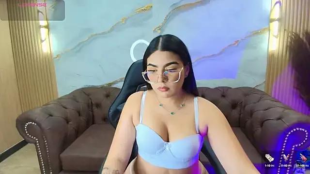 Discover our girls online shows and discover the company of countless livestreamers, with stunning shapes, sex toys and more.