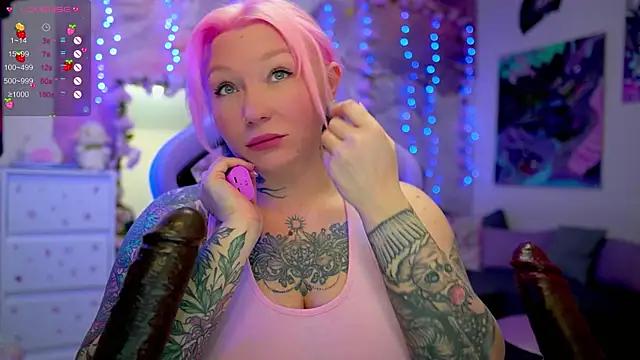 Discover our girls online shows and discover the company of countless livestreamers, with stunning shapes, sex toys and more.