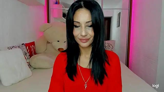 Discover our girls online shows and discover the company of countless livestreamers, with stunning shapes, sex toys and more.