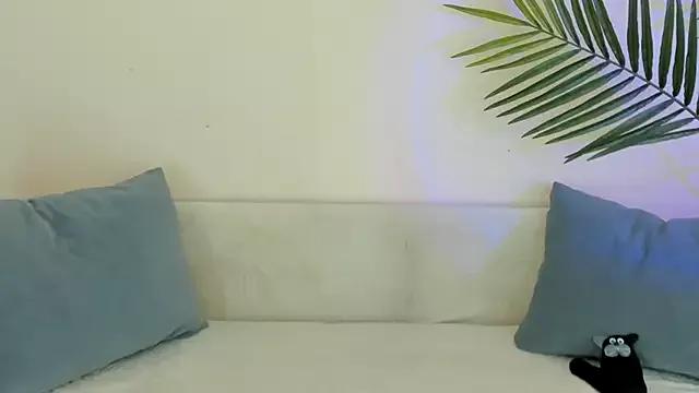 Discover our girls online shows and discover the company of countless livestreamers, with stunning shapes, sex toys and more.