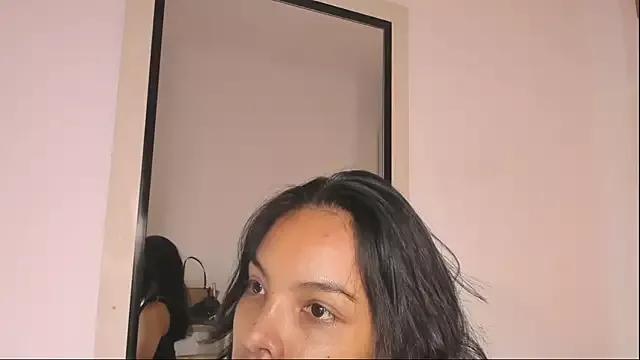 Blackywhiite from StripChat is Freechat