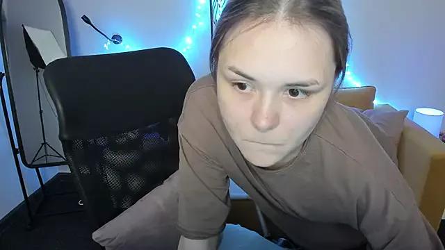 Discover our girls online shows and discover the company of countless livestreamers, with stunning shapes, sex toys and more.